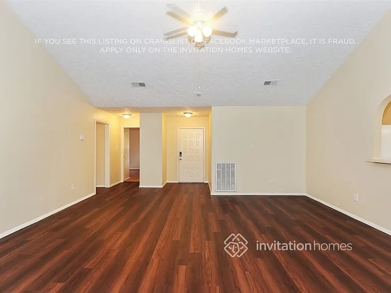5826 Walnutgate Dr — Photo 2