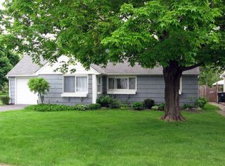 208 Hirschfield Dr, Williamsville, NY 14221