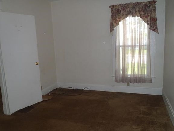 4th image of 901 Malvern St