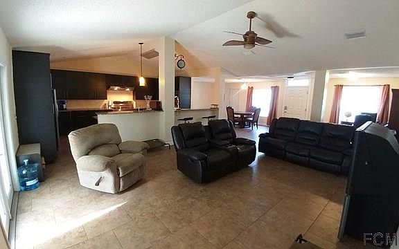 4th image of 28 Woodstone Ln