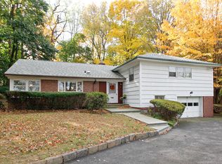 38 E Vincent St, Elmsford, NY 10523