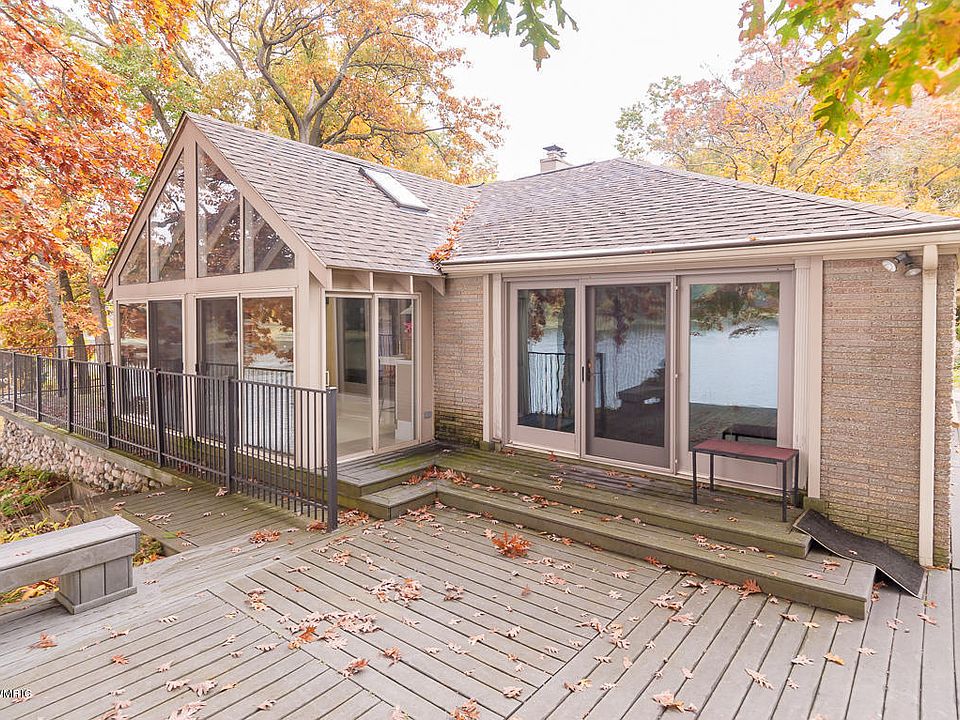 1st image of 1233 E Crooked Lake Dr