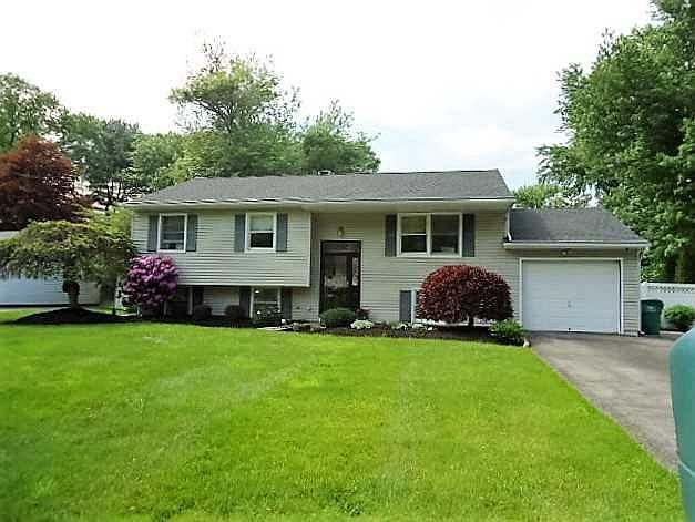 2nd image of 14 Quarry Dr