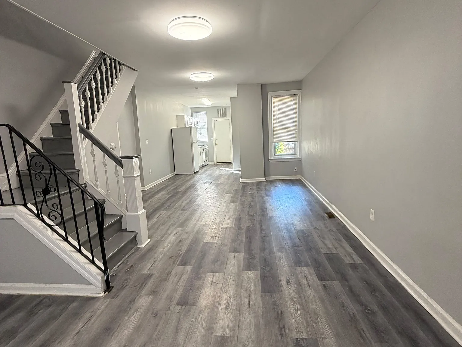 3 bed, 1290 sqft, $1,350 — Photo 1