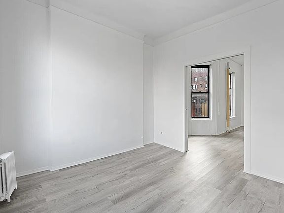 3rd image of 826 9th Ave APT 4RN