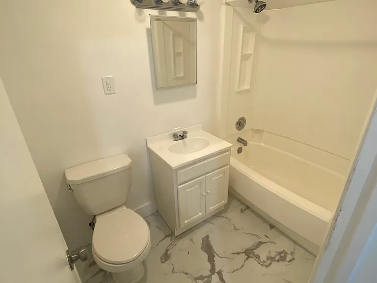 507 Grand St — Photo 7