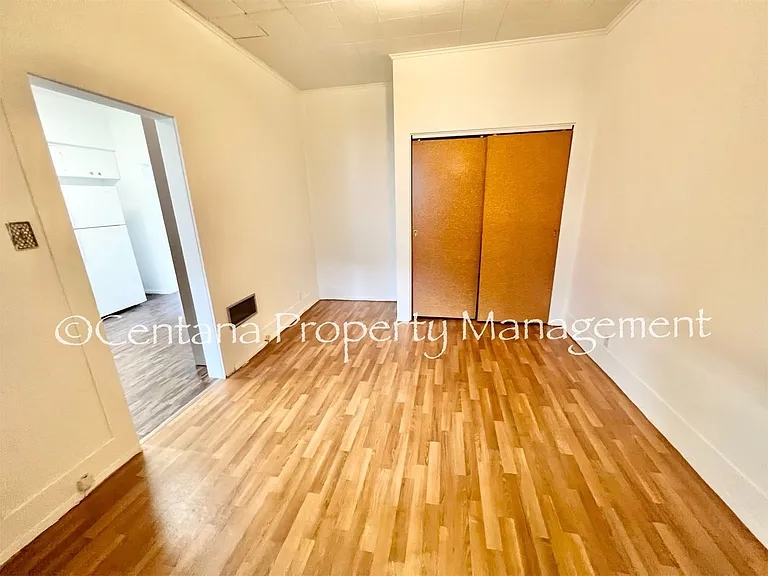 1021 E Commercial Ave — Photo 10