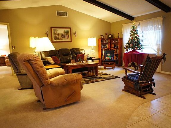 4th image of 1424 Oakwood Ln