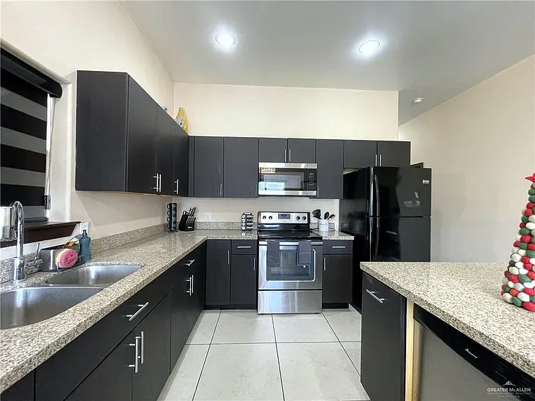 4217 Colbath Ave #430-A — Photo 4