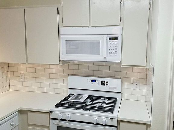 3rd image of 414 Russet Valley Dr