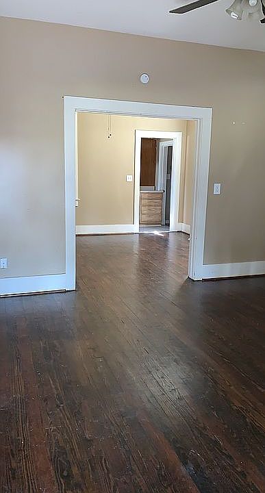 2nd image of 260 Avenue E N