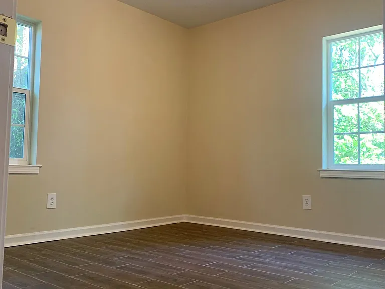 6455 Waverly Dr N — Photo 11