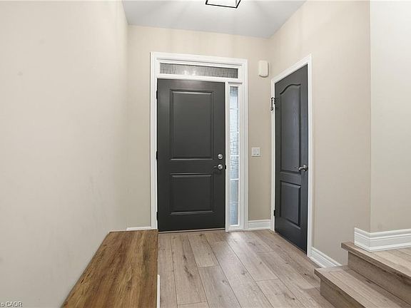 5th image of 121 Moffatt St