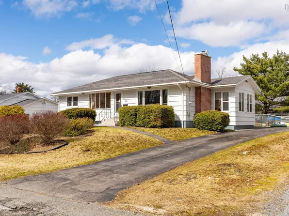 180 Queen St, Bridgewater, NS B4V 1P6