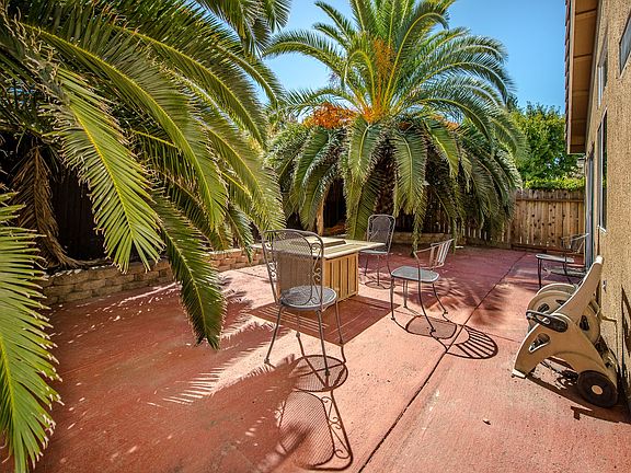5th image of 885 Dinsdale Cir
