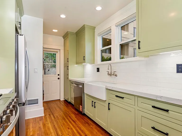 520 S Los Robles Ave #4 — Photo 13