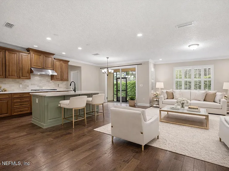 80 Oyster Bay Way — Photo 3
