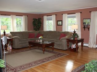 8 Parkwood Rd, Succasunna, NJ 07876