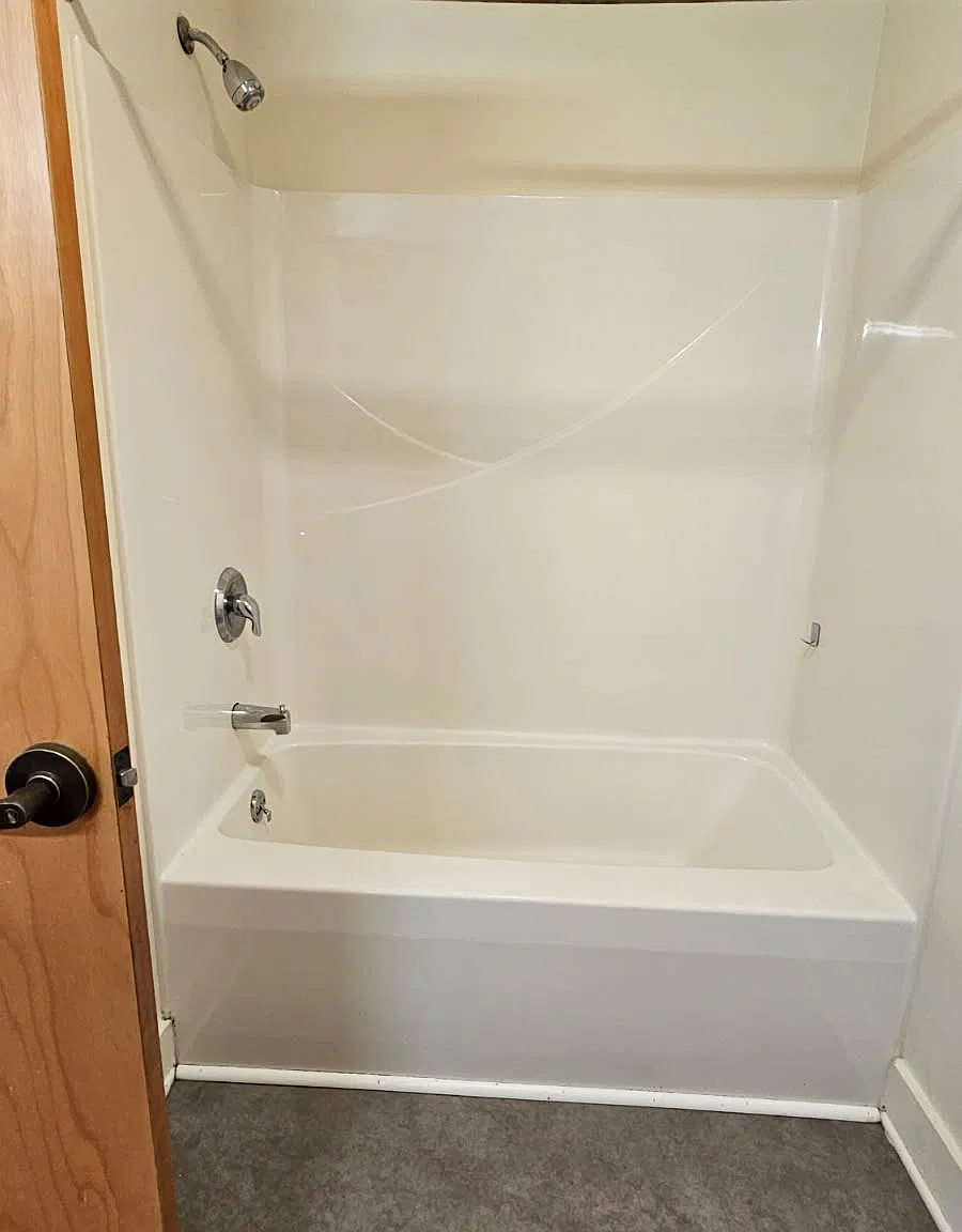3 bed, 1115 sqft, $1,547 — Photo 3