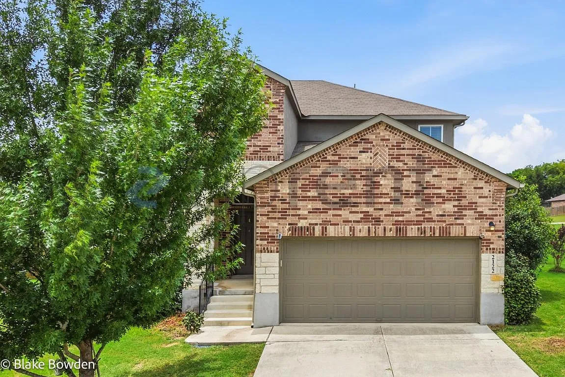 5 bed, 2.5 bath, 2750 sqft, $2,150 — Photo 2