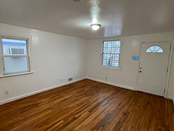 4th image of 7 Evergreen Ave #7
