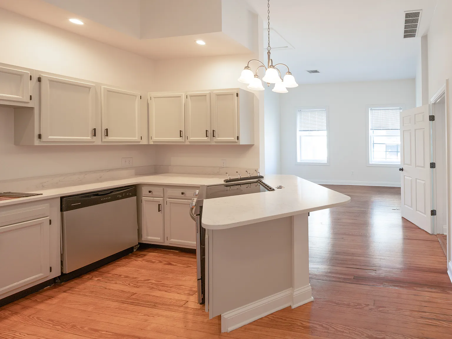 115 Park Pl — Photo 1