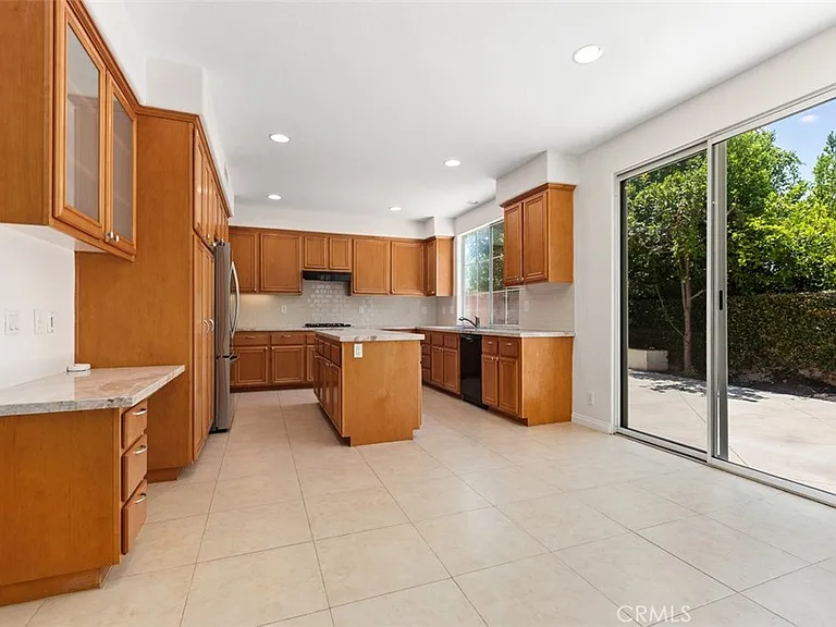 82 Laurelhurst Dr — Photo 7