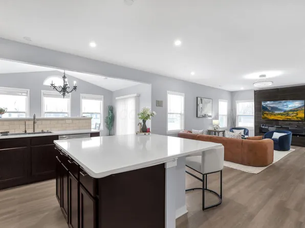 39 Thoreau Dr, Ashville, OH 43103