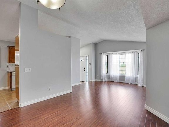 5th image of 336 N Whitworth Way NE