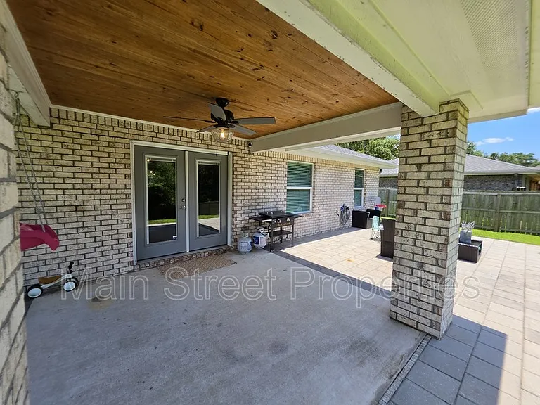 5565 Riviera Dr — Photo 22