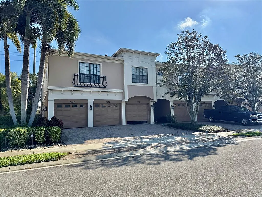 3 bed, 2.0 bath, 1381 sqft, $2,170 — Photo 1