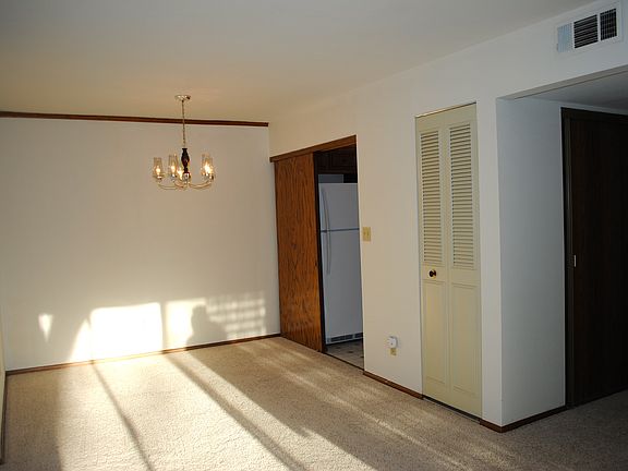 4th image of 7007 N Green Bay Ave APT C