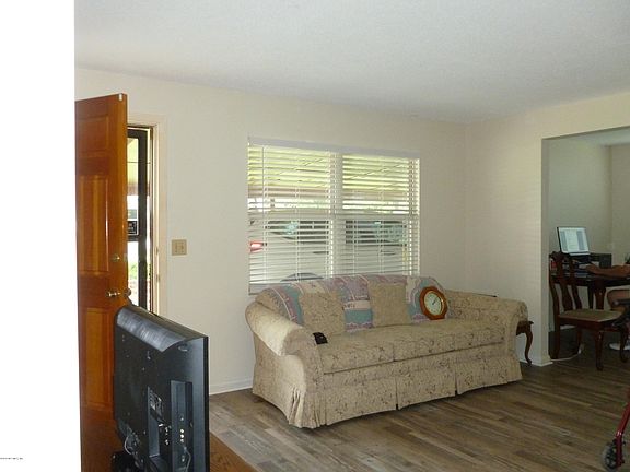 5th image of 540 Coppitt Dr S