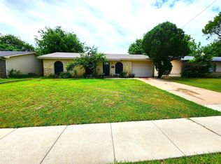 912 Springwood Dr, Lewisville, TX 75067