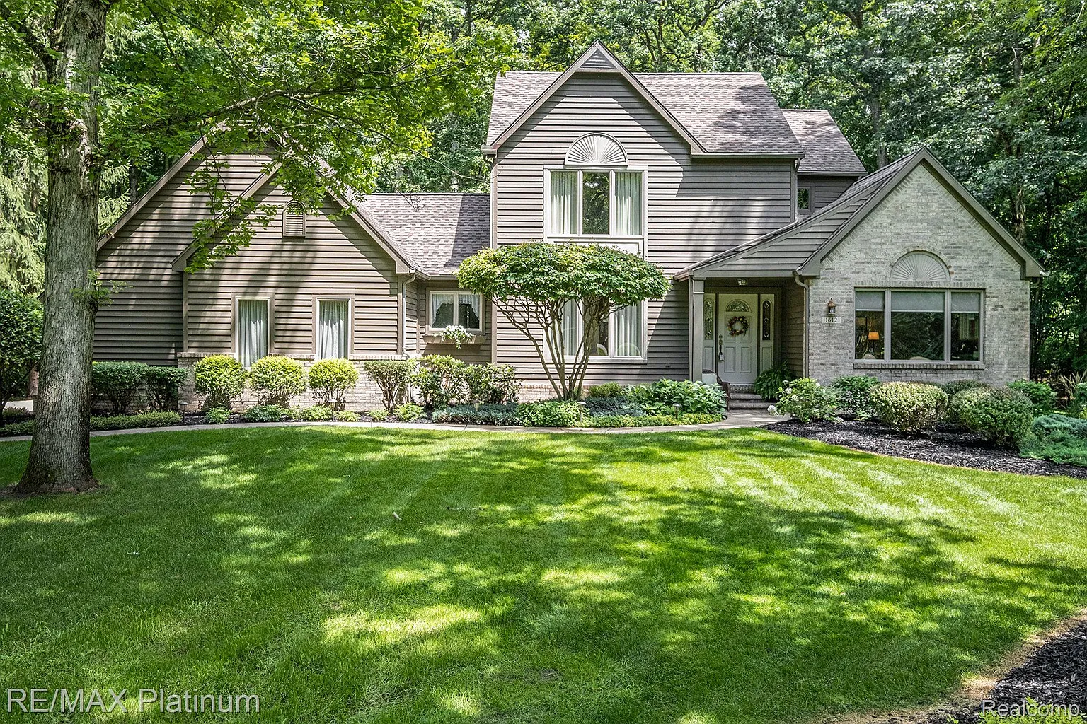 1612 Moonlight Dr photo 1