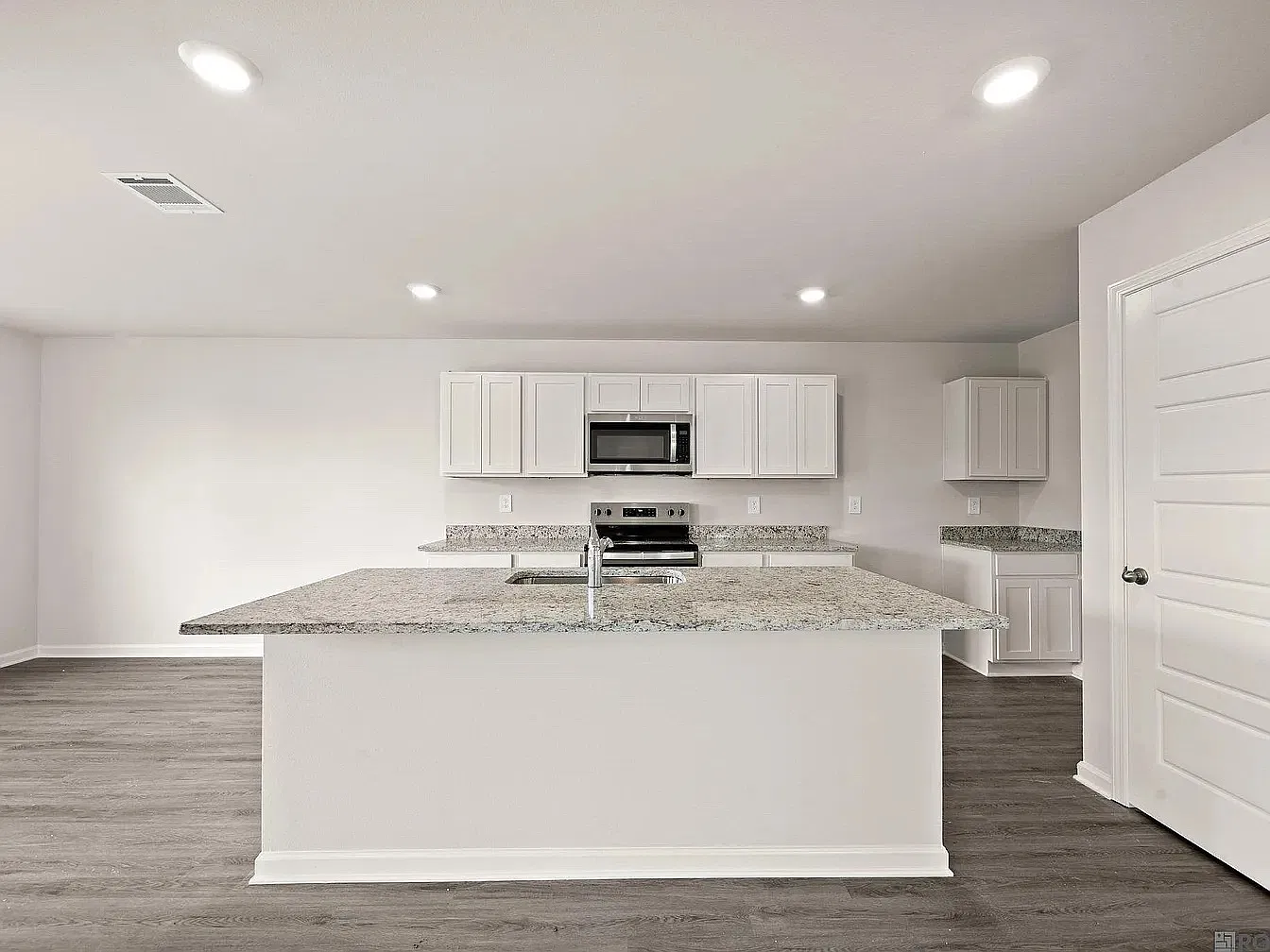 993 W Garfield St — Photo 3
