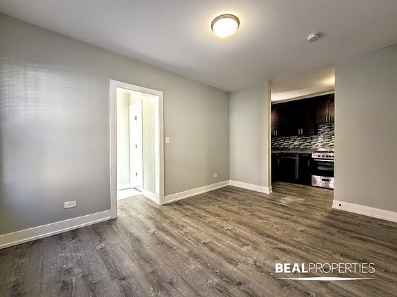 5th image of 433 W Belden Ave #102