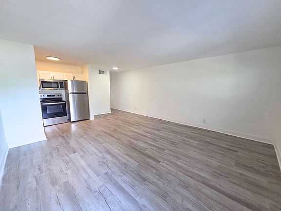 4th image of 1300 NE 3rd St APT 8