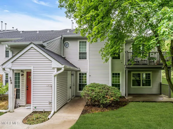 386 Hampton Place, Morganville, NJ 07751