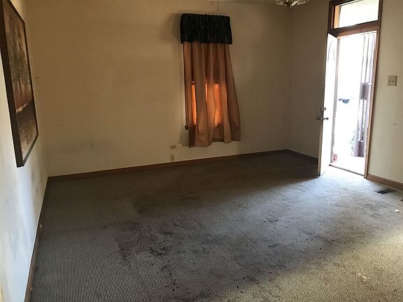 3rd image of 13114 Winchester Ave