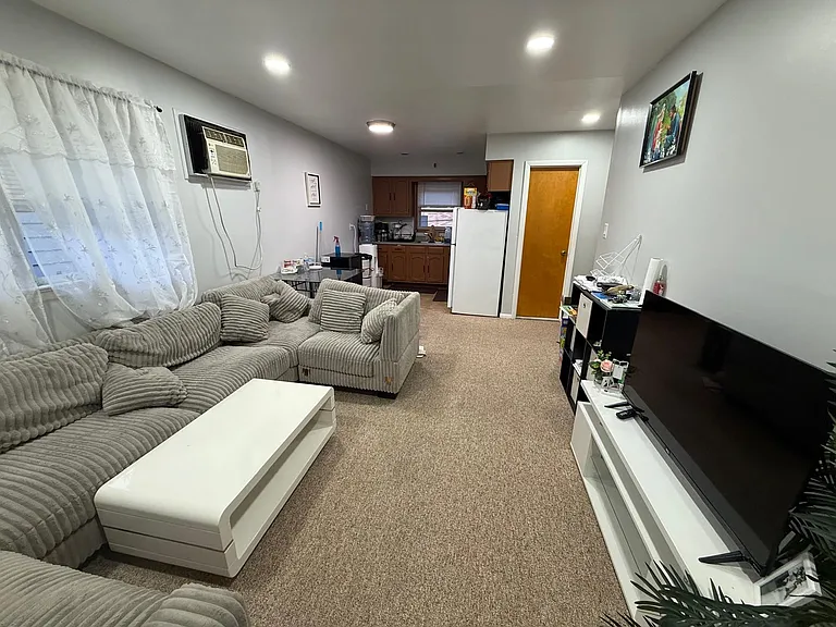 23 E 24th St #2 — Photo 2