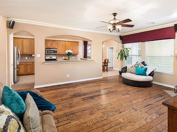4th image of 723 Sweet Peach Dr