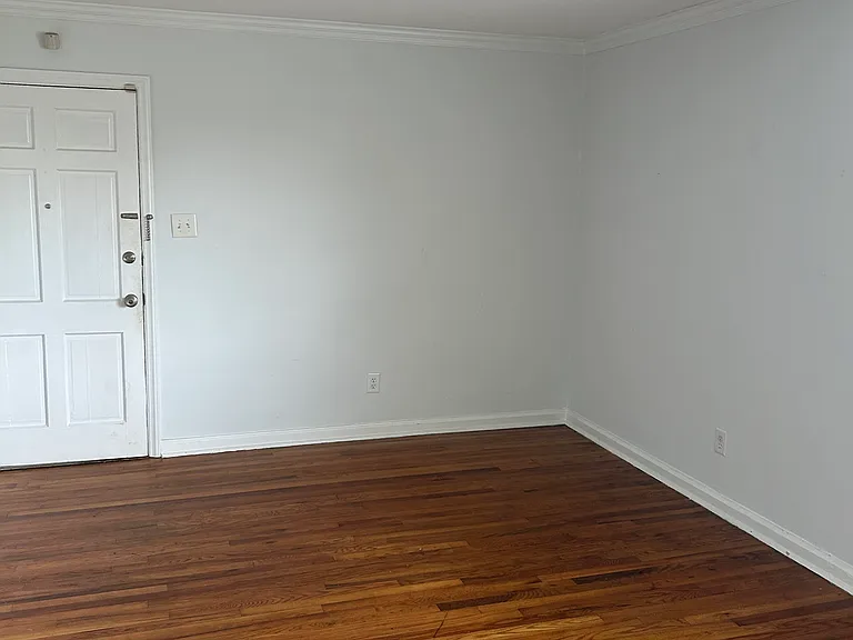 2318 Bernard St — Photo 4
