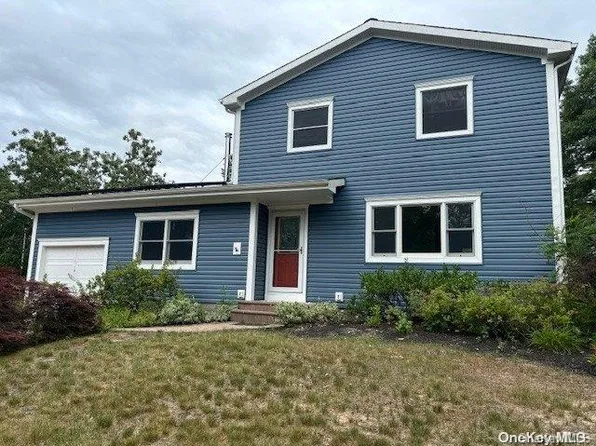 2 Peter Court, Manorville, NY 11949