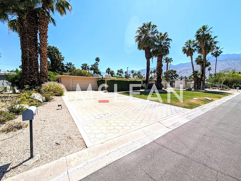 2737 E Plaimor Ave — Photo 10