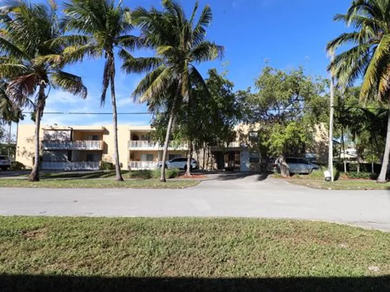 2031 NE 139 St North Miami Beach, FL 33181 — Photo 10