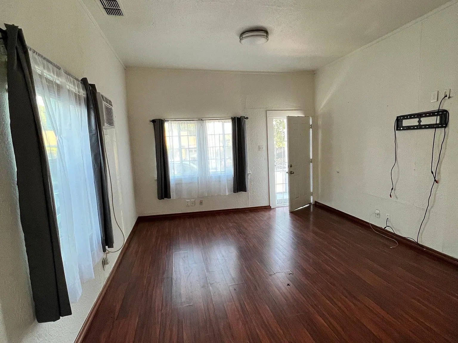 1 bed, 800 sqft, $1,850 — Photo 2