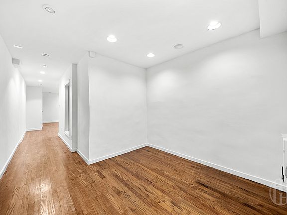 5th image of 210 W 82nd St #Aa