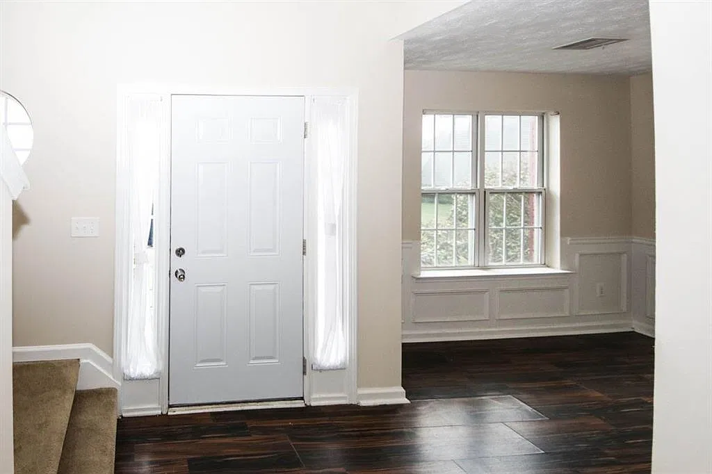 4 bed, 2.5 bath, 1687 sqft, $2,450 — Photo 2