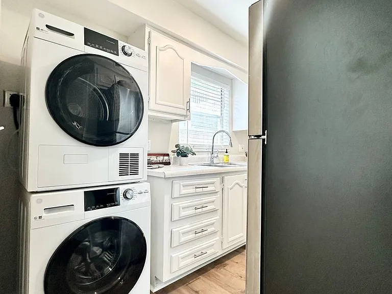 526 S Eola Dr — Photo 15